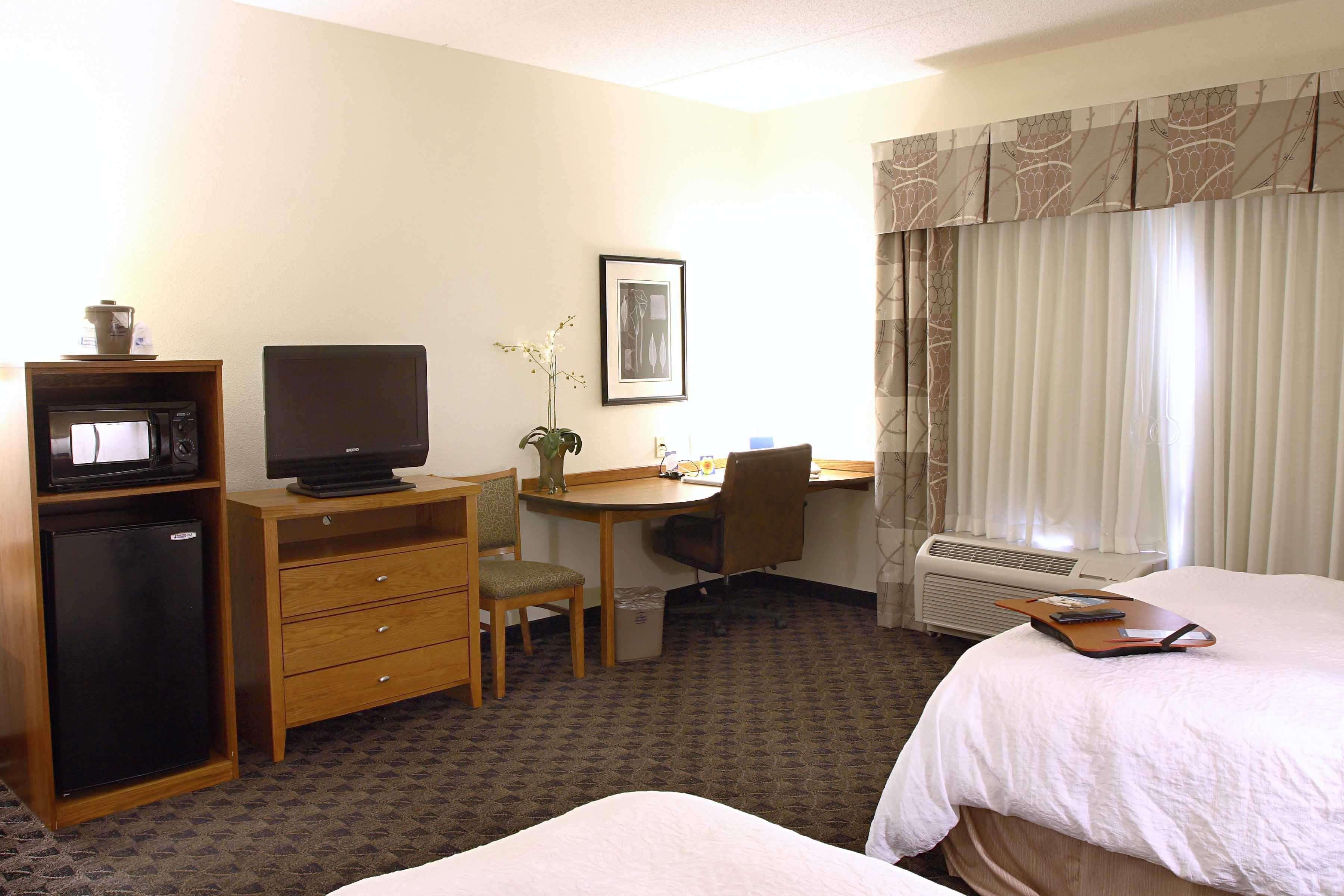 Hampton Inn & Suites Chesapeake-Square Mall Room photo