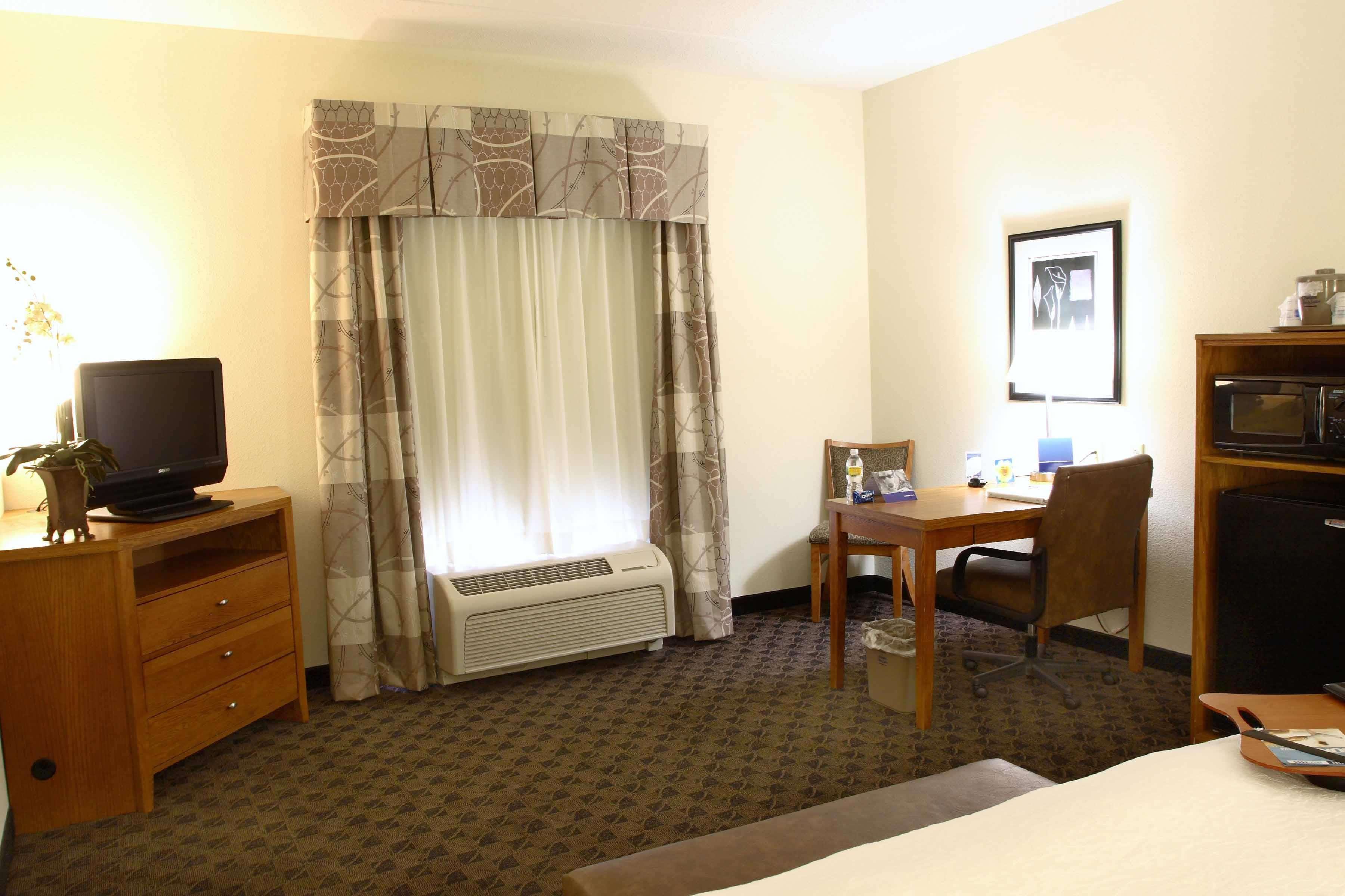 Hampton Inn & Suites Chesapeake-Square Mall Room photo